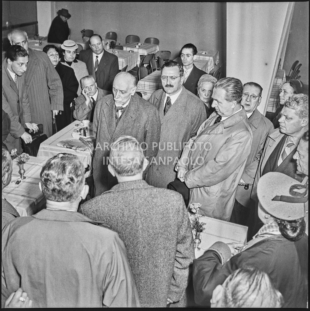 Il presidente della Fiera Luigi Gasparotto, l'onorevole Giuseppe Pella e il vicepresidente della Fiera Tommaso Zerbi alla Fiera Campionaria di Milano del 1954<br>210883