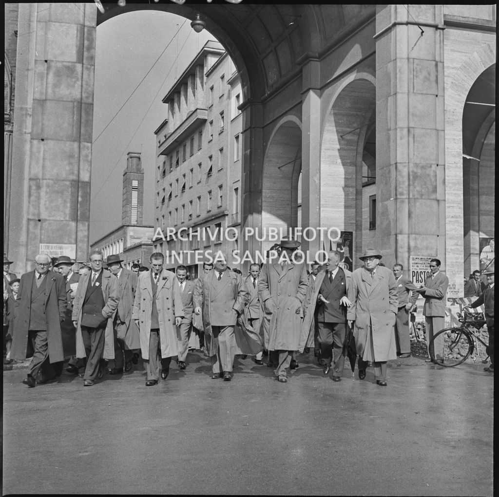 Dirigenti socialisti in centro a Bologna<br>212191