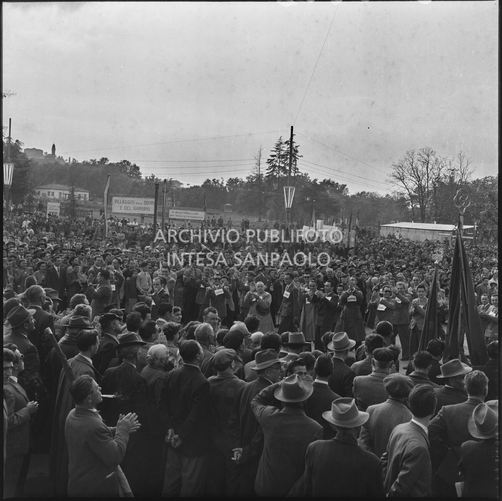 Folla di persone a Bologna<br>212216