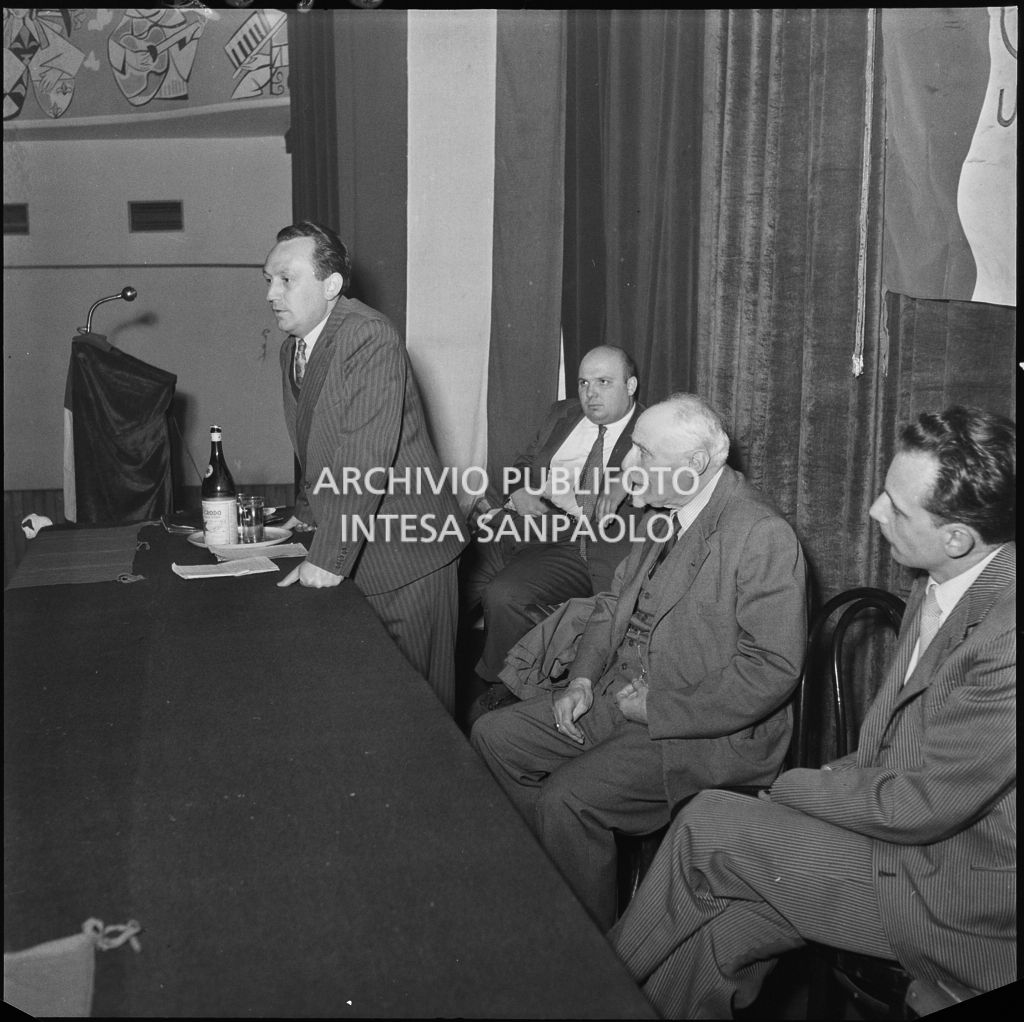 Discorso tenuto da Italo Viglianesi, segretario generale della UIL, in occasione della conferenza organizzata il Primo Maggio presso il cinema Durini di Milano<br>212226