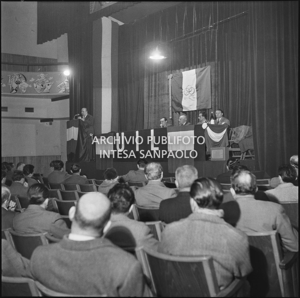 Conferenza della UIL organizzata in occasione del Primo Maggio presso il cinema Durini di Milano<br>212227