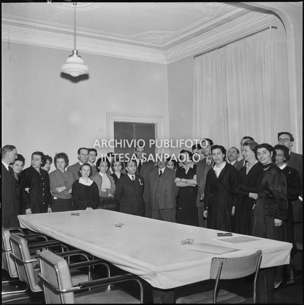 Partecipanti alla cerimonia della Società minerali e metalli a Milano<br>212248