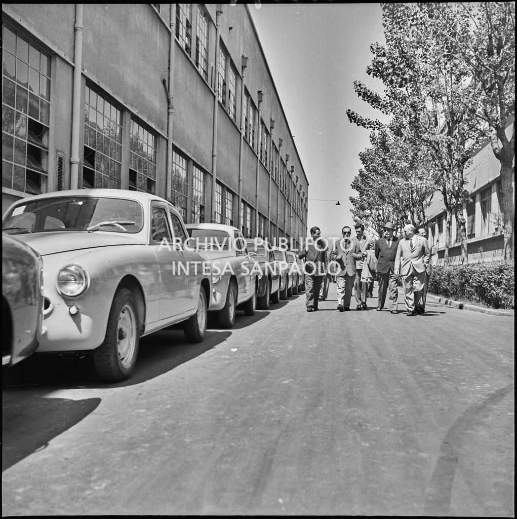 Giornalisti sportivi in visita alla sede della Alfa Romeo a Milano<br>212294