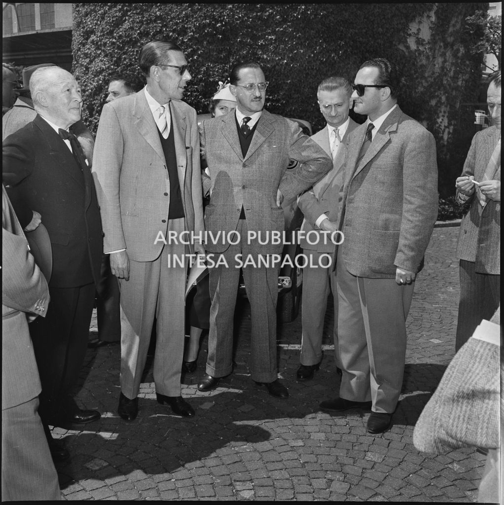 Giornalisti sportivi in visita alla sede della Alfa Romeo a Milano<br>212295