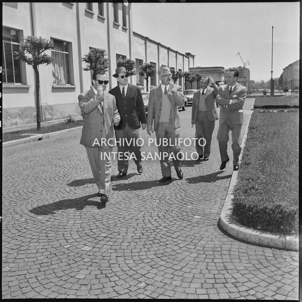 Giornalisti sportivi in visita alla sede della Alfa Romeo a Milano<br>212296