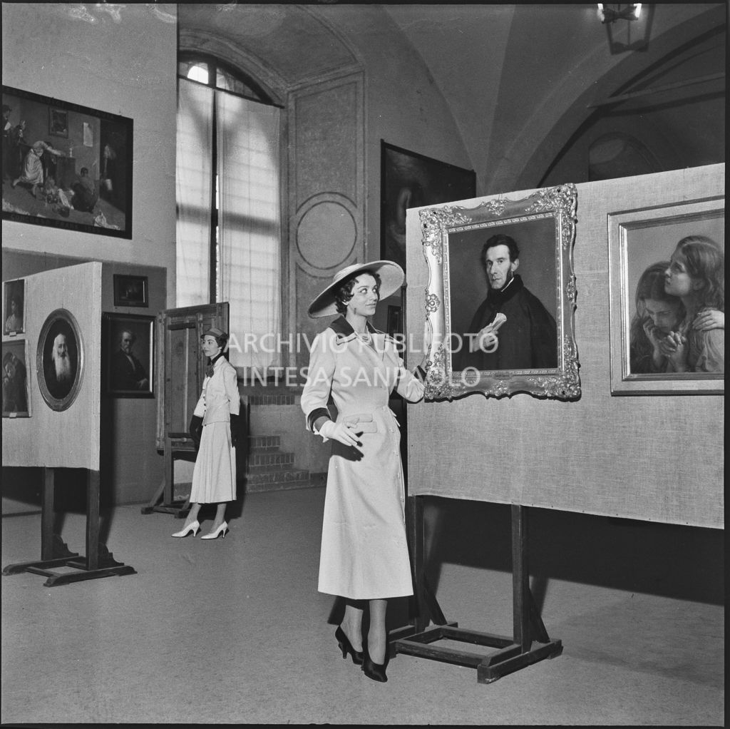 Indossatrici con le creazioni della Marzotto nelle sale dei Musei Civici del castello di Pavia<br>212376