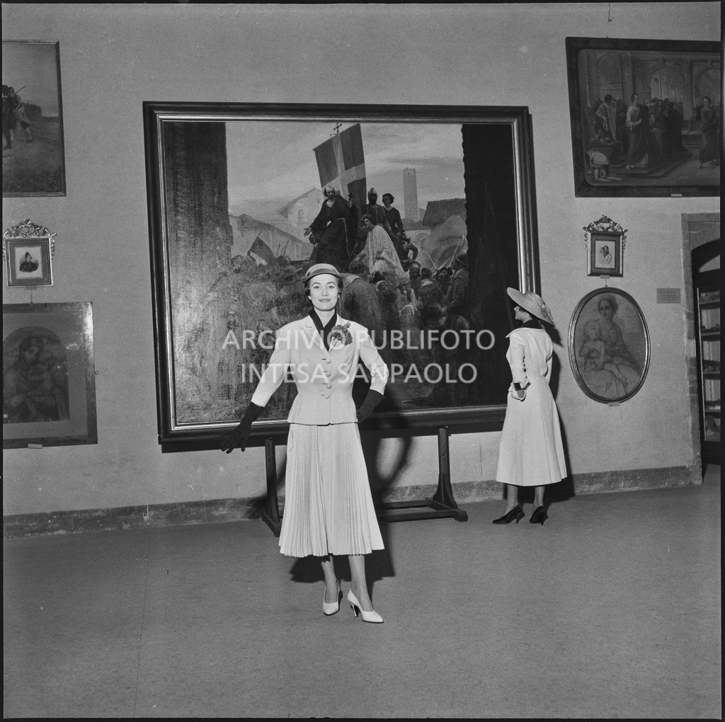 Indossatrici con le creazioni della Marzotto nelle sale dei Musei Civici del castello di Pavia<br>212377