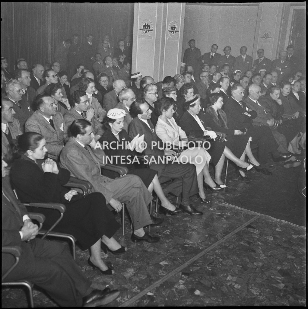 Pubblico alla conferenza della Paolazzi e Capitini tenutasi a Milano<br>212378