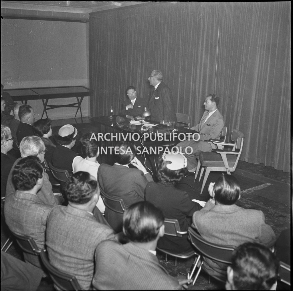 Conferenza della Paolazzi e Capitini tenutasi a Milano<br>212379