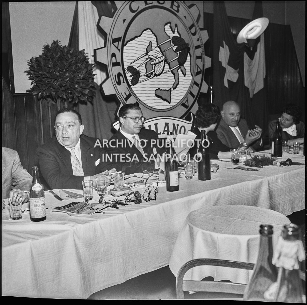 Banchetto organizzato dal Vespa Club Milano per la premiazione della terza edizione dell'Audax internazionale vespistico femminile<br>215301