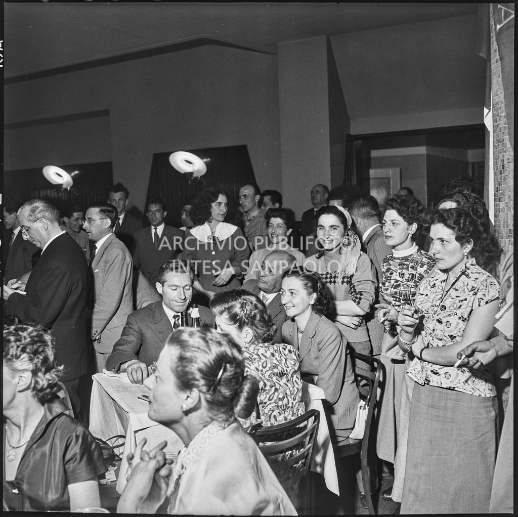 Banchetto e premiazione organizzati dal Vespa Club Milano per la terza edizione dell'Audax internazionale vespistico femminile<br>215313