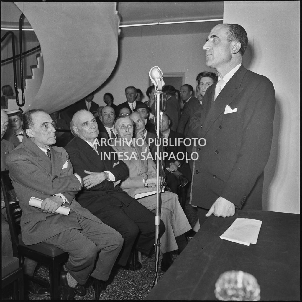 L'alto commissario aggiunto per l'igiene e la sanità pubblica Beniamino De Maria pronuncia un discorso in occasione dell'inaugurazione dell'Istituto Vaccinologo Antitubercolare in via Clericetti a Milano<br>215639