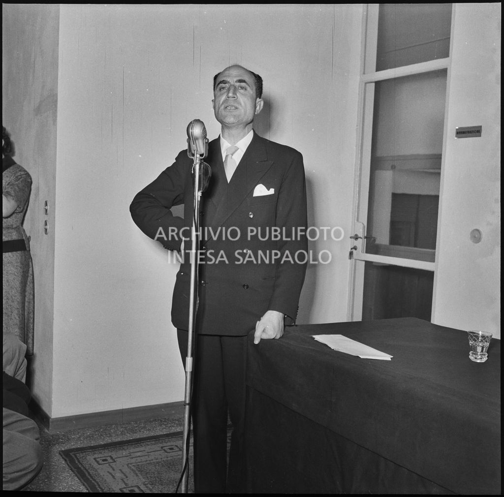 L'alto commissario aggiunto per l'igiene e la sanità pubblica Beniamino De Maria pronuncia un discorso in occasione dell'inaugurazione dell'Istituto Vaccinologo Antitubercolare in via Clericetti a Milano<br>215643