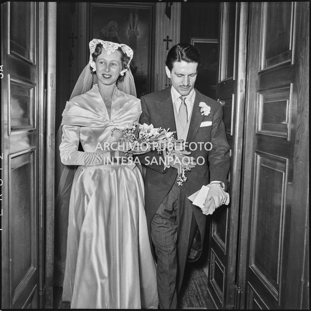 Il dott. Trugenberger e la sua sposa il giorno delle nozze nella chiesa di San Gottardo in Corte a Milano<br>215742