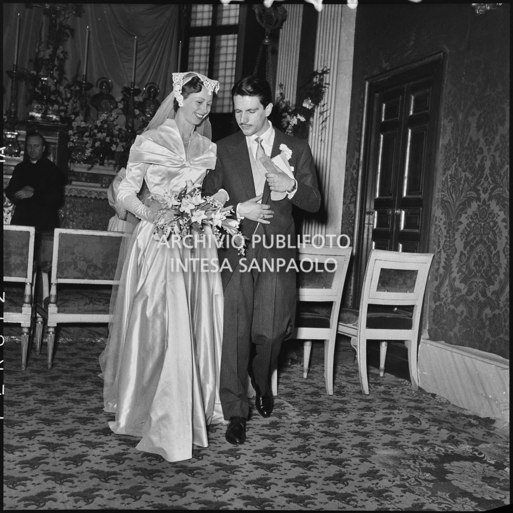 Il dott. Trugenberger e la sua sposa il giorno delle nozze nella chiesa di San Gottardo in Corte a Milano<br>215744