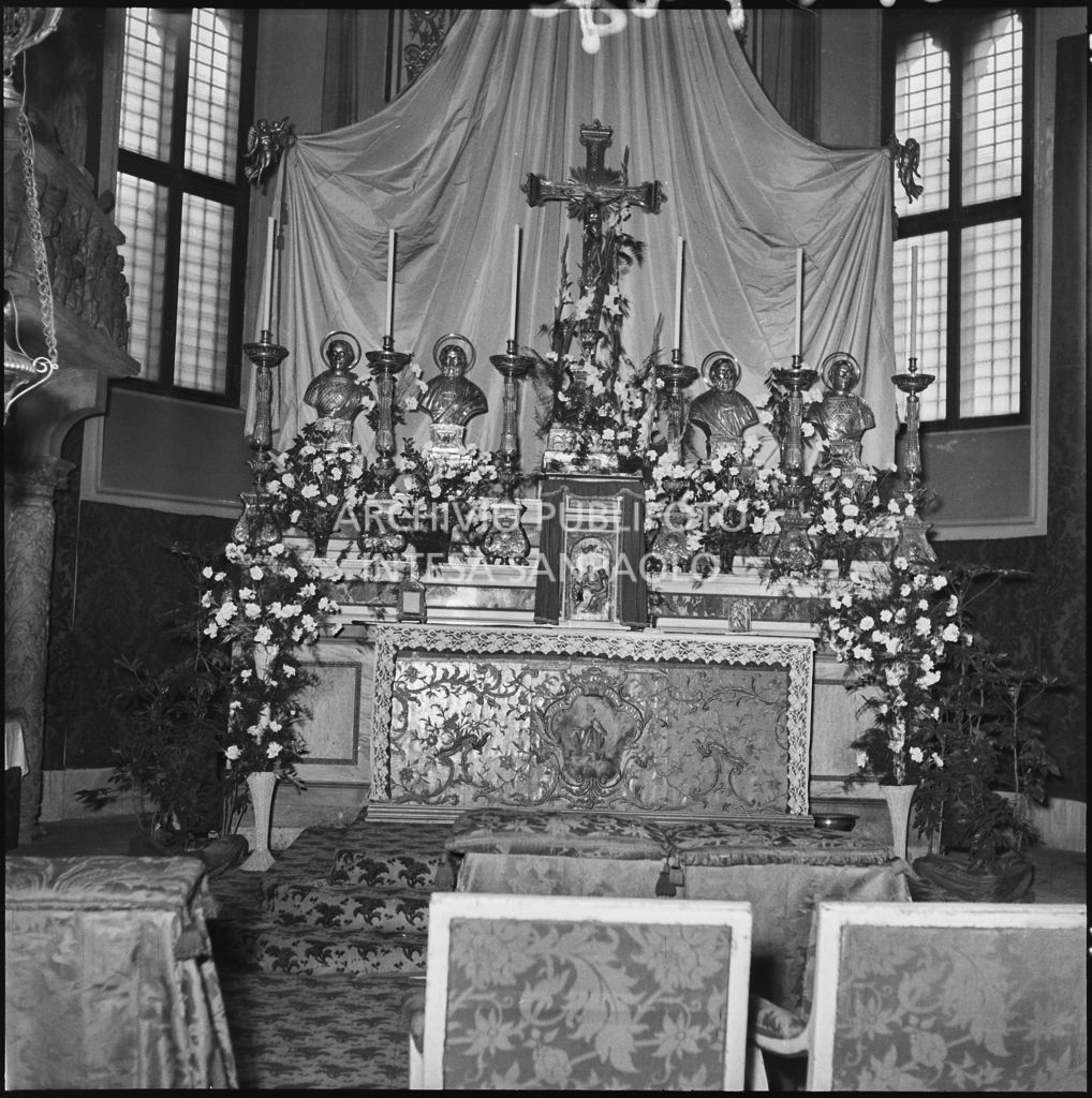 L'altare della chiesa di San Gottardo in Corte a Milano addobbato per il matrimonio del dott. Trugenberger<br>215747