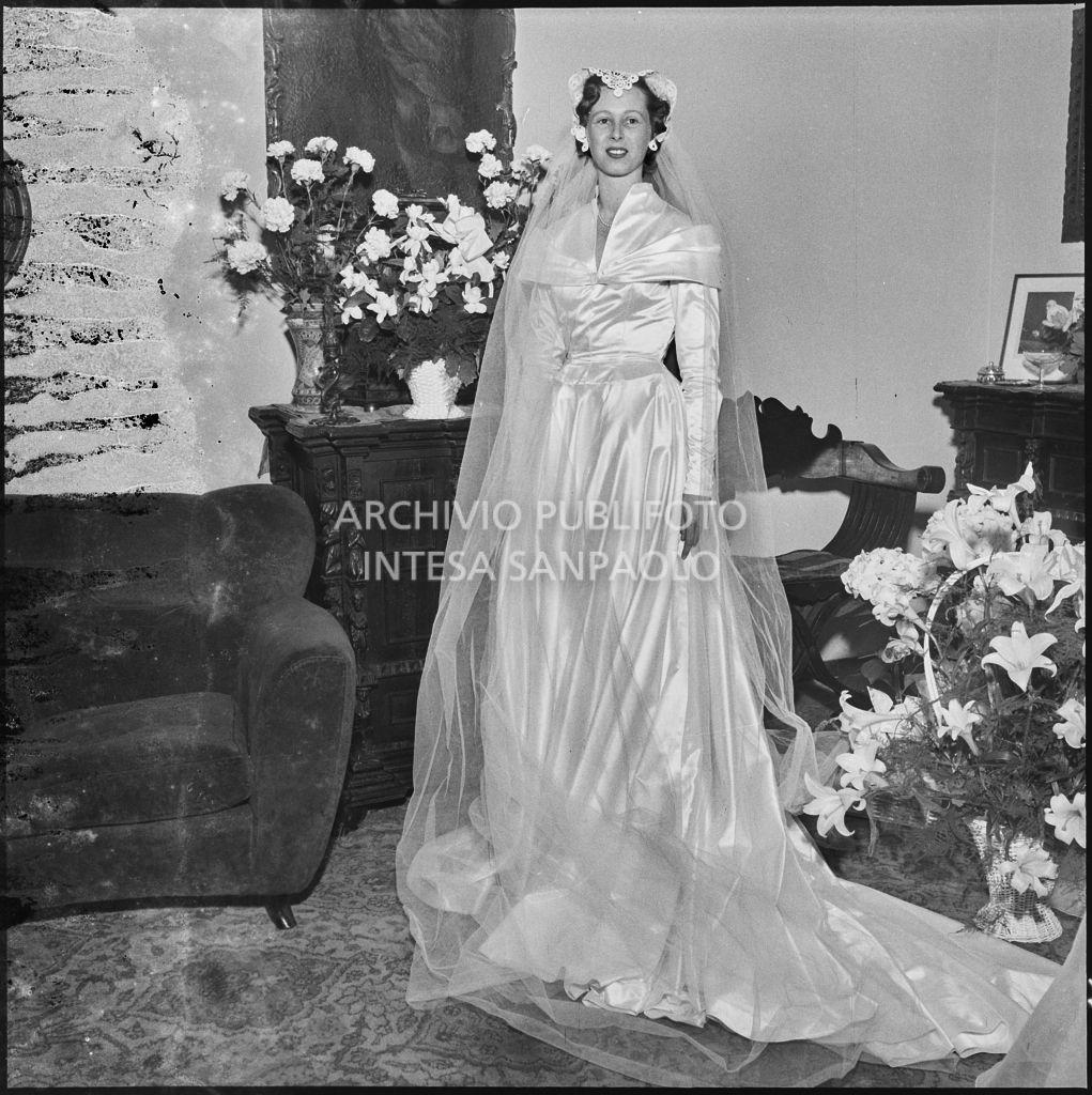 La sposa del dott. Trugenberger all'interno di un'abitazione<br>215802