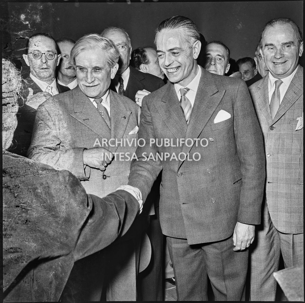 Il ministro della Pubblica istruzione Gaetano Martino (terzo da destra) in occasione dell'inaugurazione del Cenacolo di Leonardo da Vinci al termine del restauro<br>215807