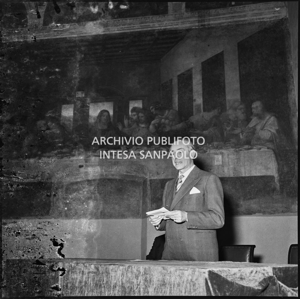 Il ministro della Pubblica istruzione Gaetano Martino pronuncia un discorso in occasione dell'inaugurazione del Cenacolo di Leonardo da Vinci al termine del restauro<br>215813