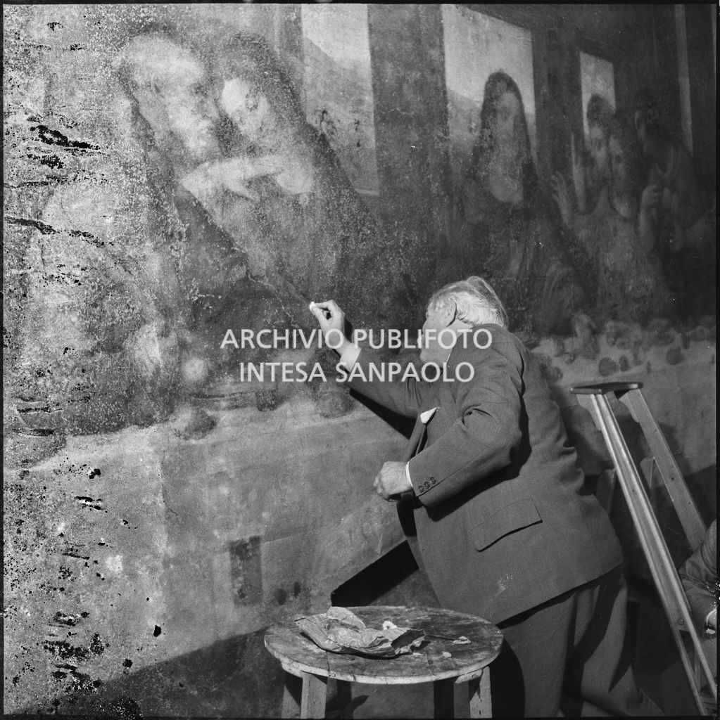 Il restauratore Mauro Pelliccioli al lavoro sul Cenacolo di Leonardo da Vinci<br>215820