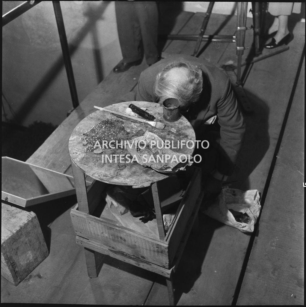 Il restauratore Mauro Pelliccioli durante i lavori sul Cenacolo di Leonardo da Vinci<br>215824