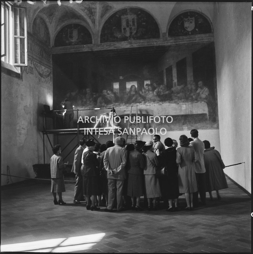 Turisti in visita al Cenacolo di Leonardo da Vinci durante i lavori di restauro eseguiti dal restauratore Mauro Pelliccioli<br>215826