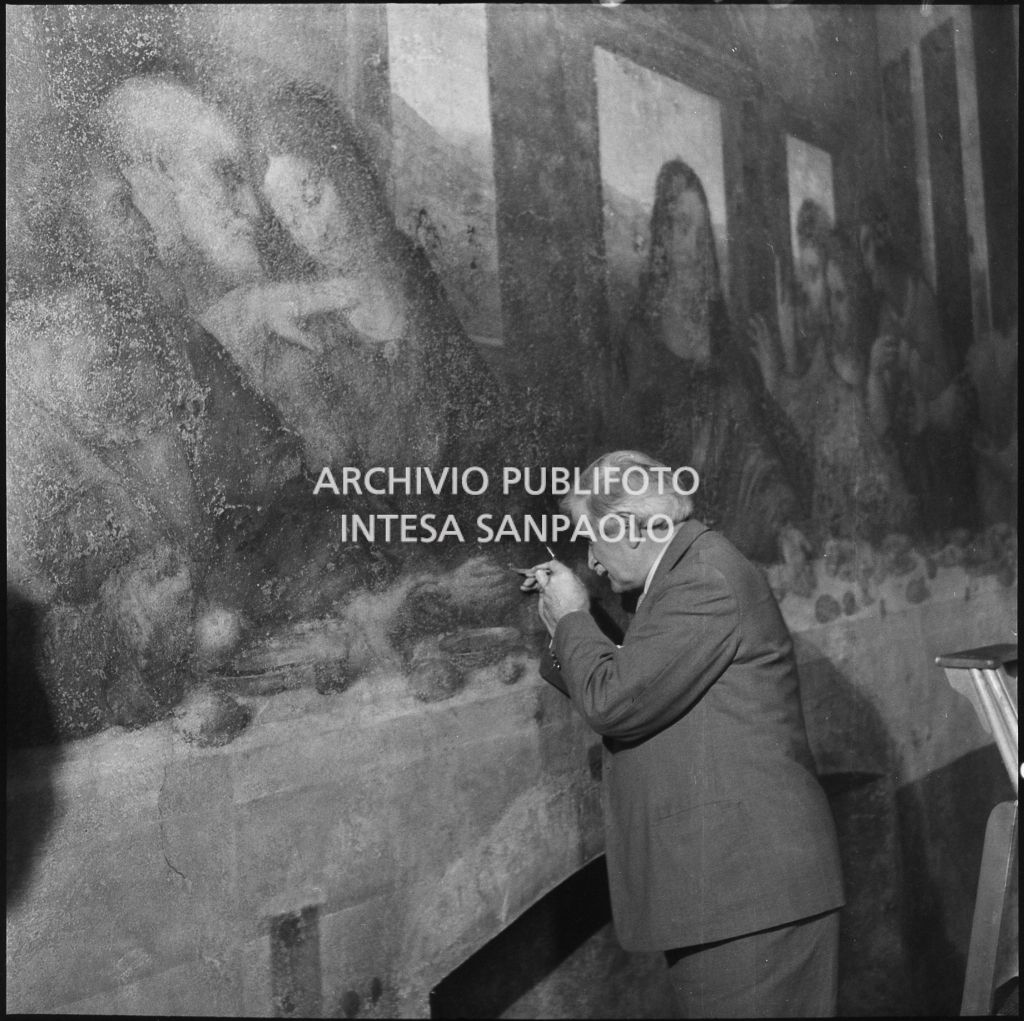Il restauratore Mauro Pelliccioli al lavoro sul Cenacolo di Leonardo da Vinci<br>215827