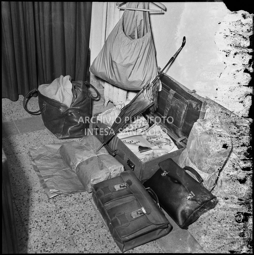 Il bottino sequestrato alle quattro donne che taccheggiavano nei grandi magazzini di Milano<br>215833