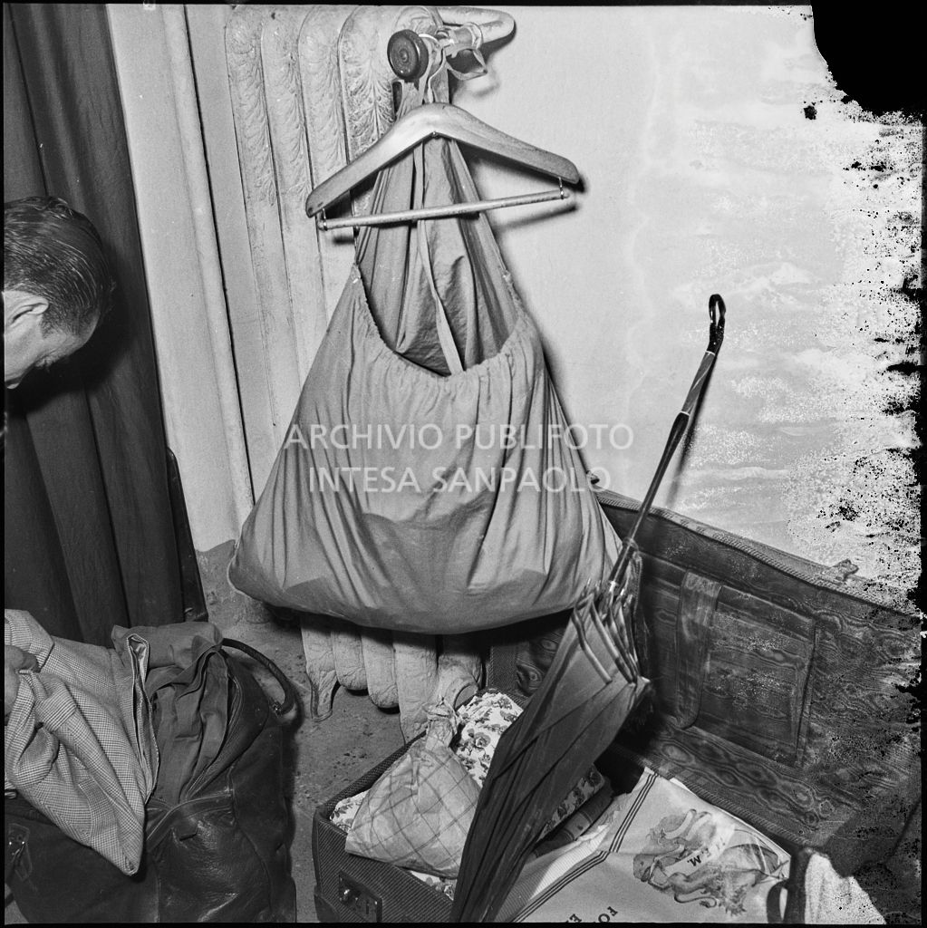 Il bottino sequestrato alle quattro donne che taccheggiavano nei grandi magazzini di Milano<br>215834