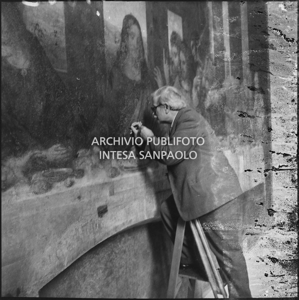 Il restauratore Mauro Pellicciai al lavoro sul Cenacolo di Leonardo da Vinci<br>215835