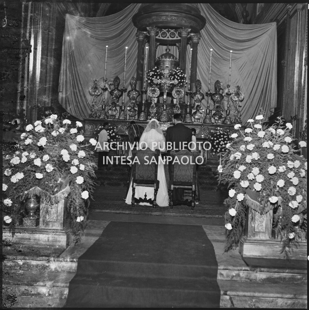 Celebrazione del matrimonio del dott. Giuseppe Pirovano nella chiesa di San Marco a Milano<br>215927