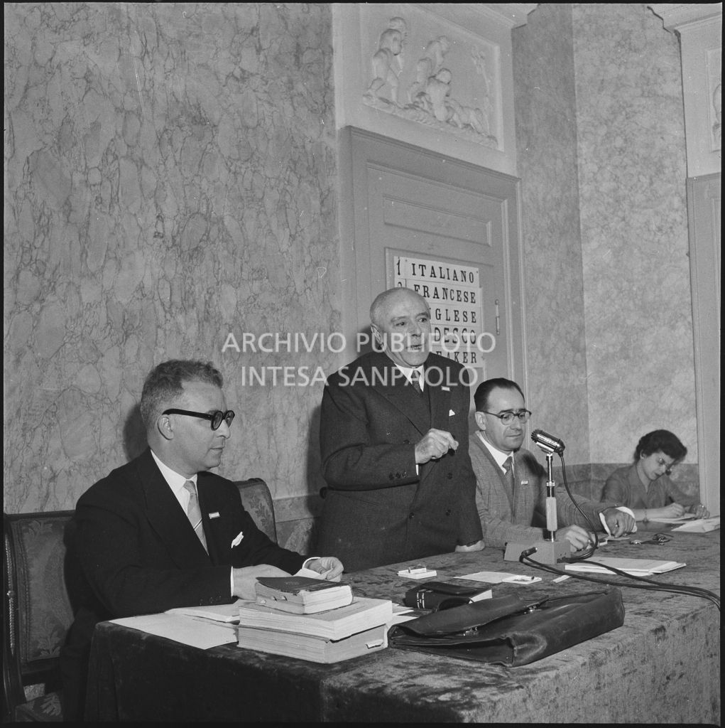 Esposizione di Enrico Redenti al Convegno Internazionale sulla Riforma dell'Arbitrato organizzato dal Centro Nazionale di Prevenzione e Difesa Sociale a Villa Carlotta sul lago di Como<br>216051