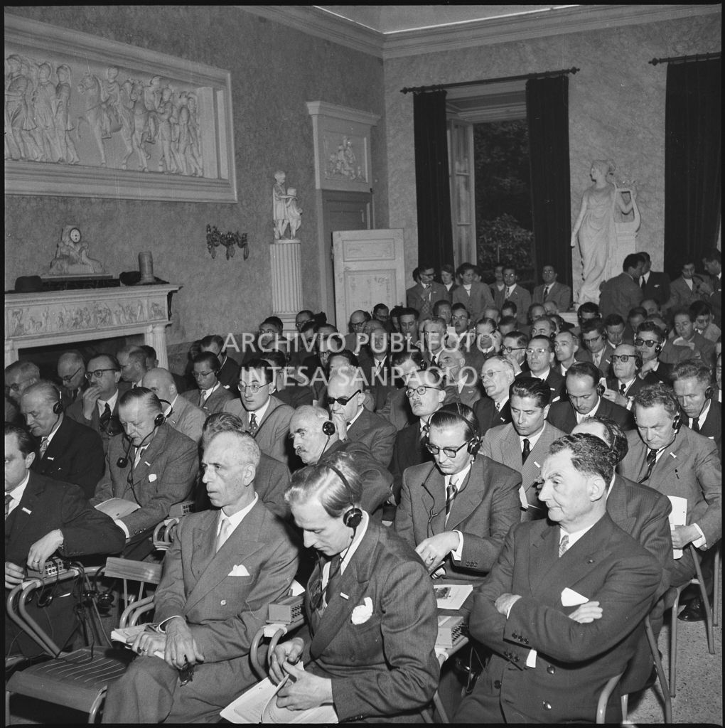 Pubblico del Convegno Internazionale sulla Riforma dell'Arbitrato organizzato dal Centro Nazionale di Prevenzione e Difesa Sociale a Villa Carlotta sul lago di Como<br>216053