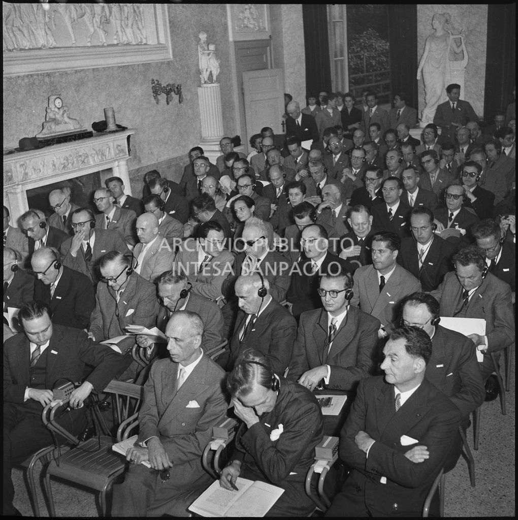 Pubblico al Convegno Internazionale sulla Riforma dell'Arbitrato organizzato dal Centro Nazionale di Prevenzione e Difesa Sociale a Villa Carlotta sul lago di Como<br>216054