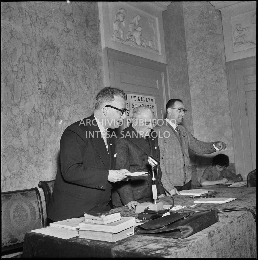 Enrico Redenti (al centro) e altri relatori del Convegno Internazionale sulla Riforma dell'Arbitrato organizzato dal Centro Nazionale di Prevenzione e Difesa Sociale a Villa Carlotta sul lago di Como<br>216059