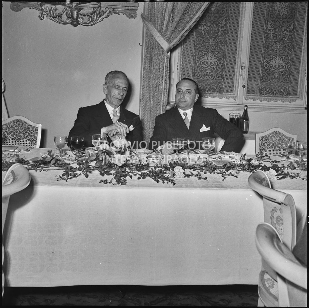 Due uomini durante il banchetto organizzato dal Centro Nazionale di Prevenzione e Difesa Sociale in occasione del Convegno Internazionale sulla Riforma dell'Arbitrato<br>216061