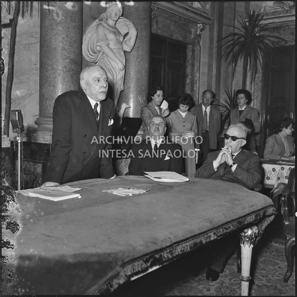 Esposizione di Enrico Redenti al Convegno Internazionale sulla Riforma dell'Arbitrato organizzato dal Centro Nazionale di Prevenzione e Difesa Sociale a Villa Olmi sul lago di Como<br>216068