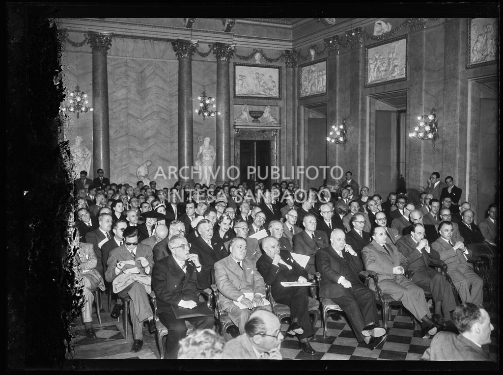 Pubblico al Convegno Internazionale sulla Riforma dell'Arbitrato organizzato dal Centro Nazionale di Prevenzione e Difesa Sociale a Villa Olmi sul lago di Como<br>216081