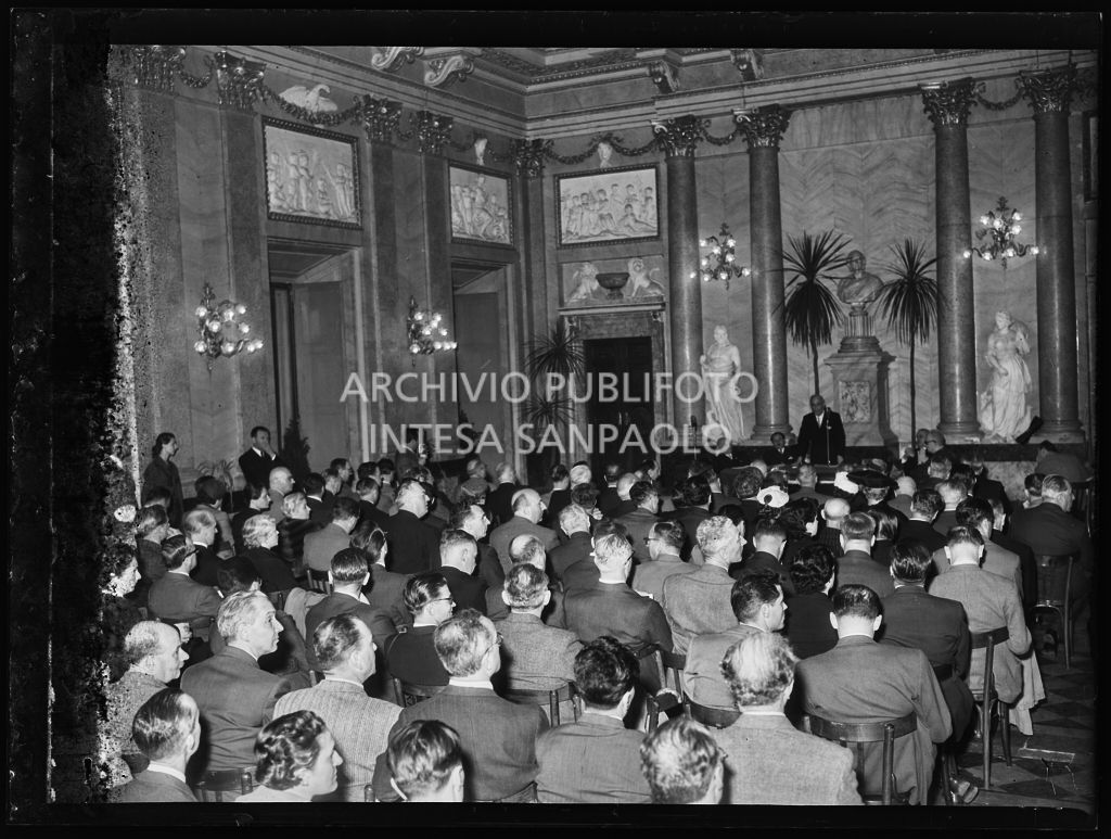 Pubblico al Convegno Internazionale sulla Riforma dell'Arbitrato organizzato dal Centro Nazionale di Prevenzione e Difesa Sociale a Villa Olmi sul lago di Como<br>216083