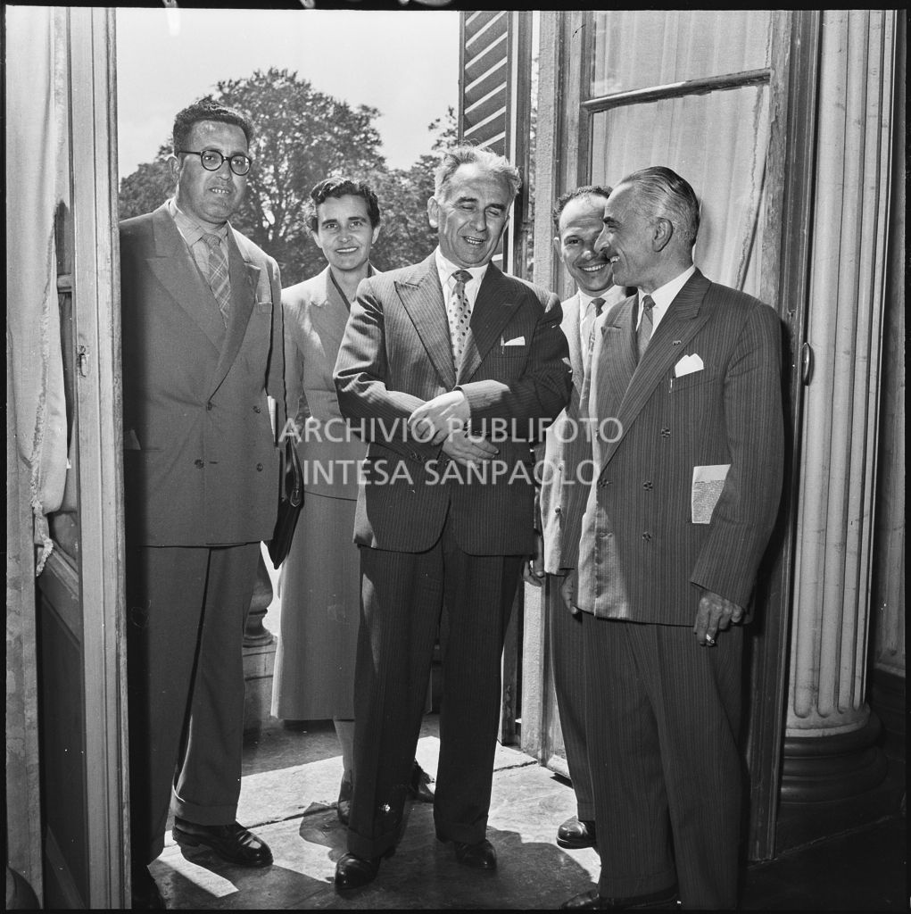 Alcuni uomini ripresi in occasione del convegno di studio sulle condizioni del lavoratore nell'impresa industriale organizzata nei Chiostri di San Barnaba a Milano dalla Società Umanitaria<br>216124