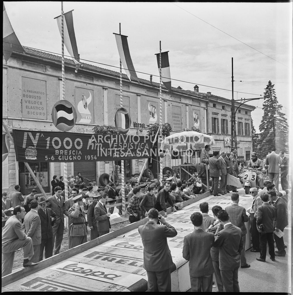 Punzonatura del concorrente n. 23 della competizione sportiva 1000 Km Vespistica del 1954<br>216280