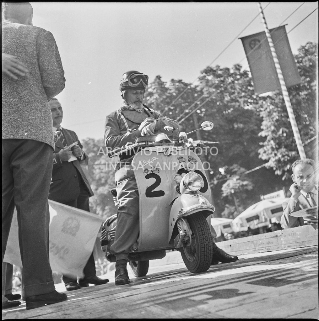 Punzonatura del concorrente n. 280 della competizione sportiva 1000 Km Vespistica del 1954<br>216287