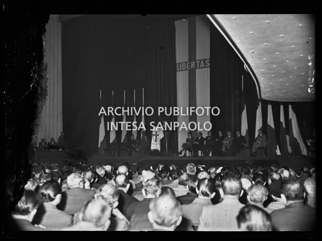 Discorso dell'onorevole Giovanni Gronchi della Democrazia Cristiana al Teatro Lirico di Milano<br>216642