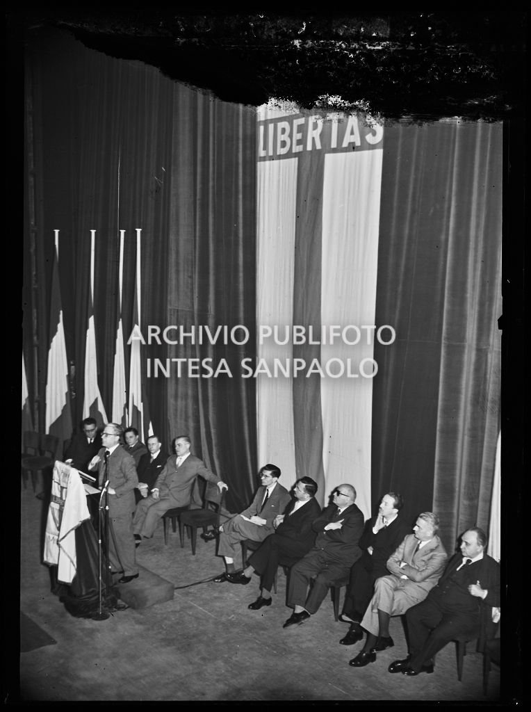 Discorso dell'onorevole Giovanni Gronchi della Democrazia Cristiana al Teatro Lirico di Milano<br>216645