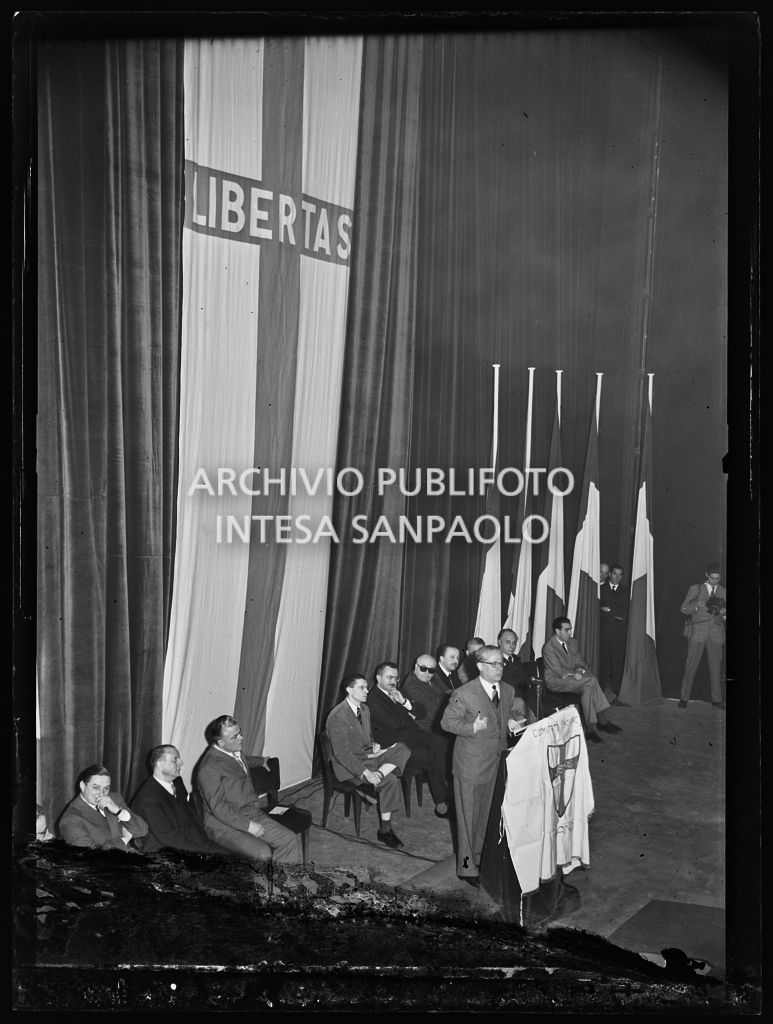 Discorso dell'onorevole Giovanni Gronchi della Democrazia Cristiana al Teatro Lirico di Milano<br>216646