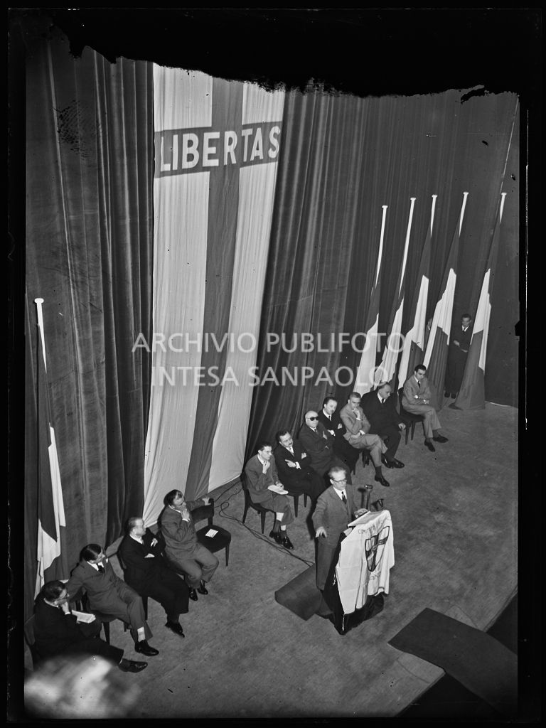 Discorso dell'onorevole Giovanni Gronchi della Democrazia Cristiana al Teatro Lirico di Milano<br>216648