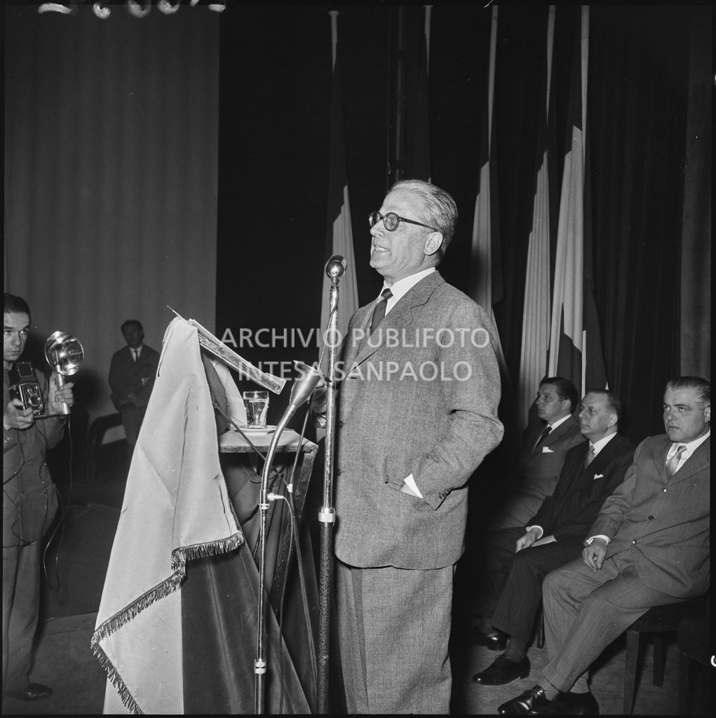 Discorso dell'onorevole Giovanni Gronchi della Democrazia Cristiana al Teatro Lirico di Milano<br>216652