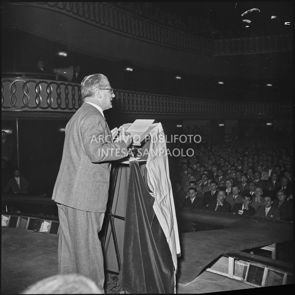 Discorso dell'onorevole Giovanni Gronchi della Democrazia Cristiana al Teatro Lirico di Milano<br>216657