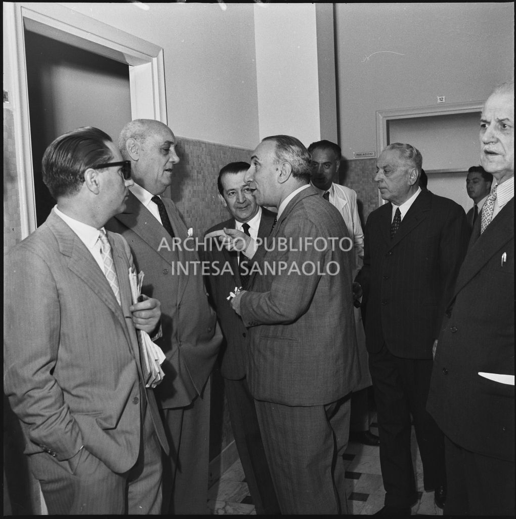 Il prefetto di Milano Ernesto Giulio Cappa (secondo da sinistra) all'inaugurazione della nuova sede dell'ENPALS di Milano<br>216923