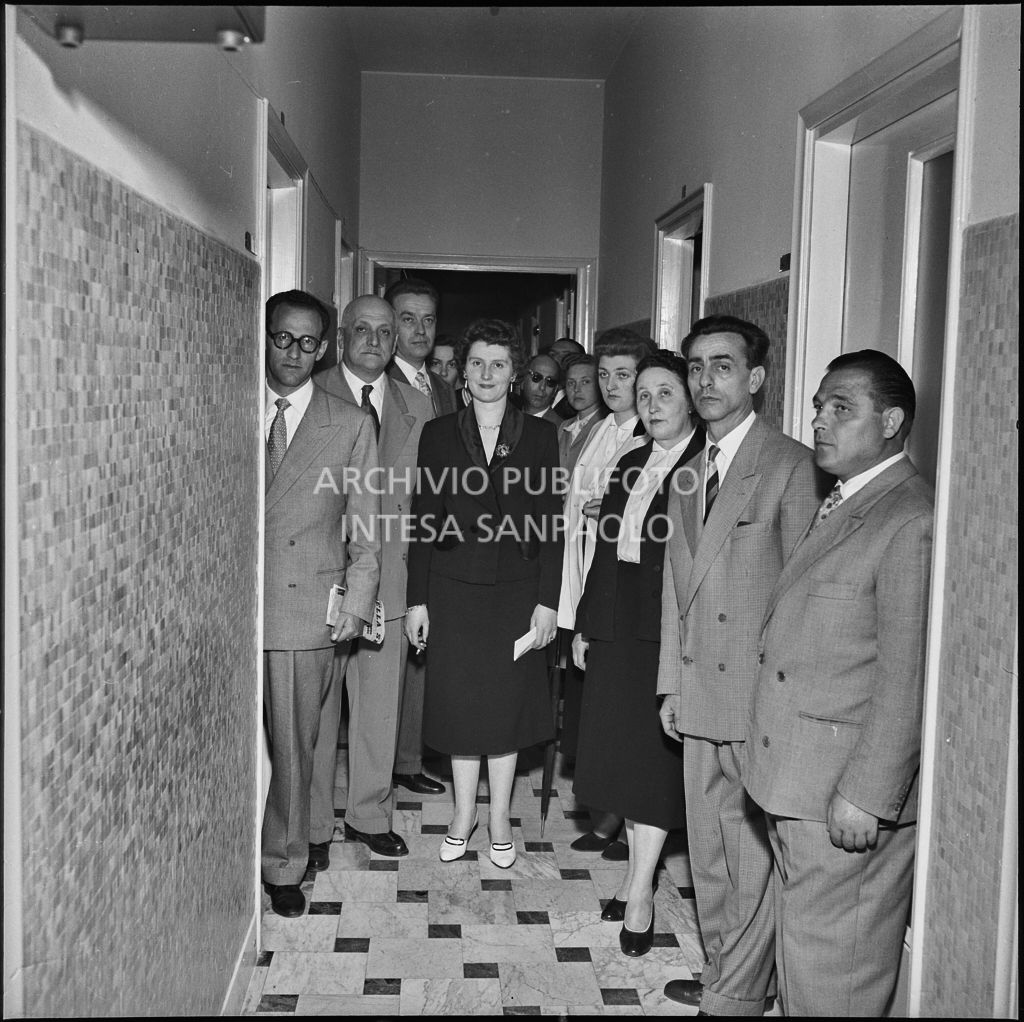 Foto di gruppo in occasione dell'inaugurazione della nuova sede dell'ENPALS di Milano<br>216931